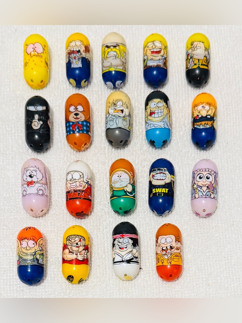 Moose Mighty Beanz 2010 Lot of 19 Everyday Characters, Jobs & Oddballs Series 1